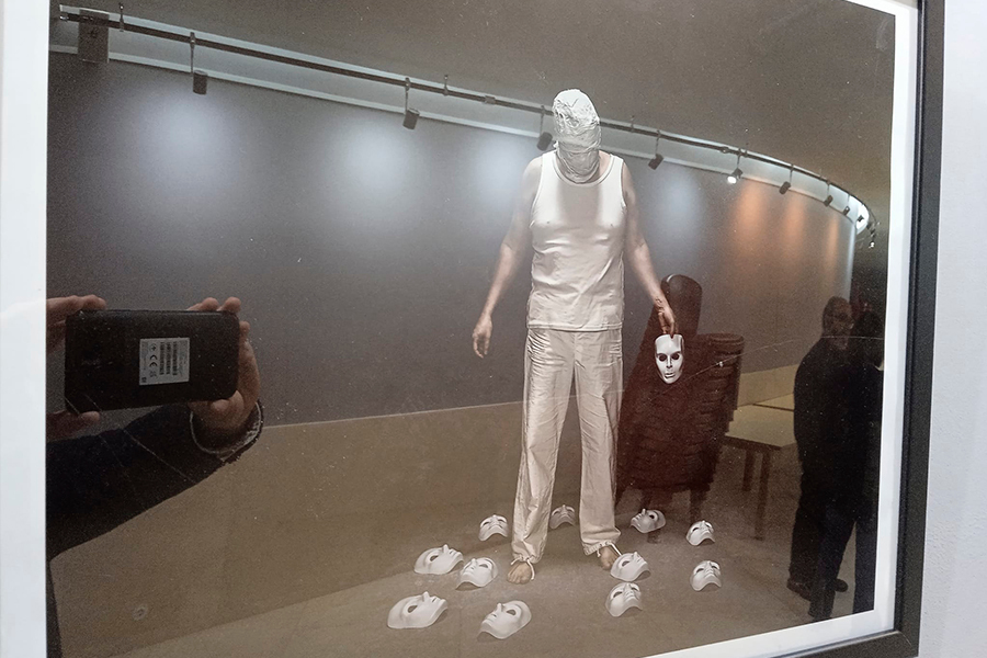 Exposición 'La Habitación Oscura' / César Martín
