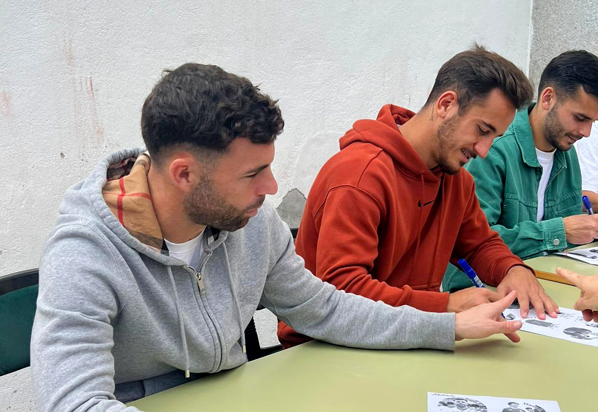 La AD Ceuta FC visita el Colegio 'Santa Amelia'