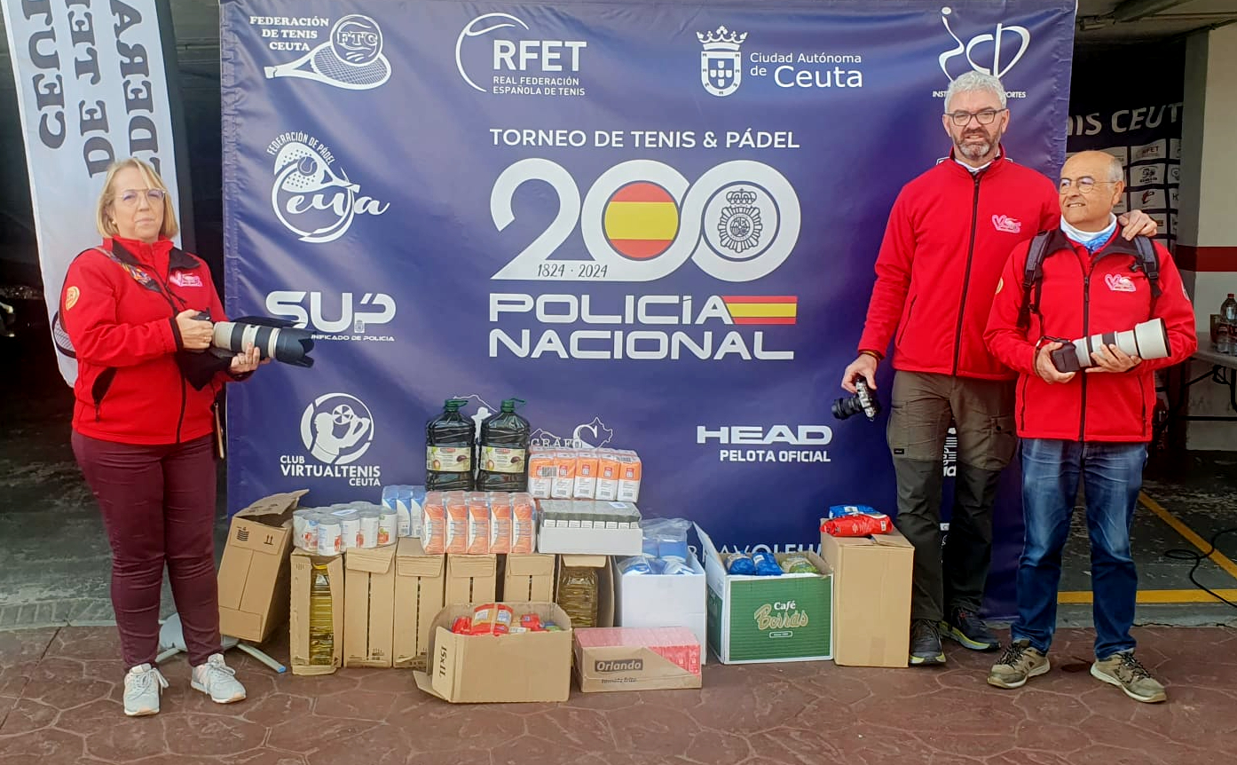 'Fotógrafos Solidarios' dona 500 kilos de alimentos al Torneo de Pádel y Tenis de la Policía  (1)