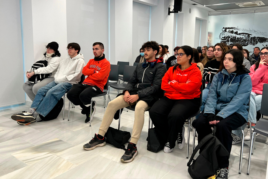Charla de José Manuel Linares para la Escuela de Arte / Daniel Hernández