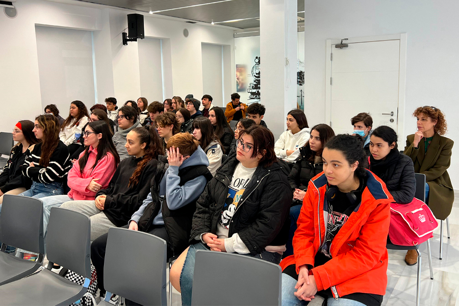 Charla de José Manuel Linares para la Escuela de Arte / Daniel Hernández