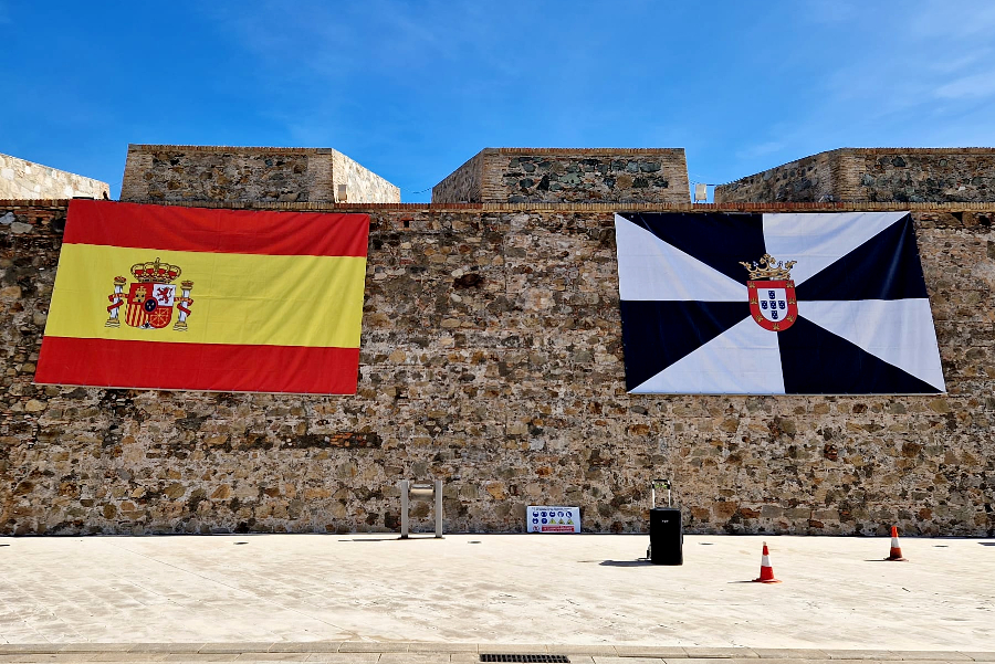Así se preparan las Murallas Reales para acoger la Cuna de la Legión este sábado / Laura Ortiz