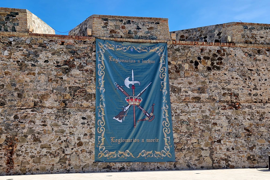 Así se preparan las Murallas Reales para acoger la Cuna de la Legión este sábado / Laura Ortiz