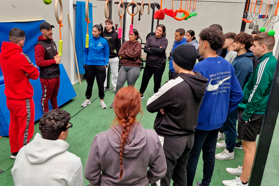 Estudiantes de Acondicionamiento Físico del Clara Campoamor, en Granada