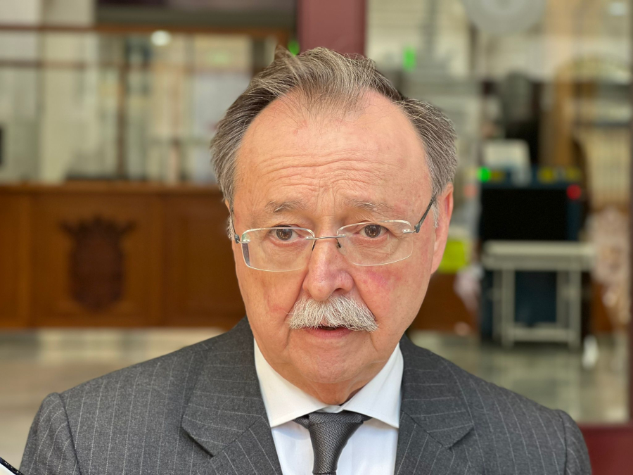 El presidente de la Ciudad atiende a los medios de comunicación tras el minuto de silencio/ Dani Hernández