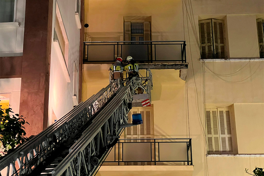 Actuación de los Bomberos en la Plaza de Correos / Daniel Hernández