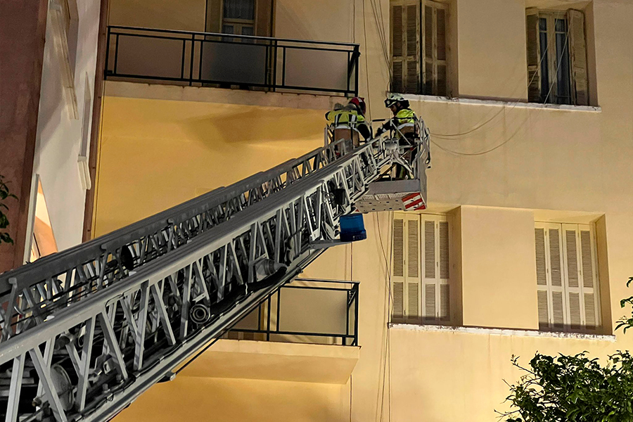 Actuación de los Bomberos en la Plaza de Correos / Daniel Hernández