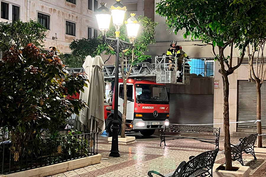 Actuación de los Bomberos en la Plaza de Correos / Daniel Hernández