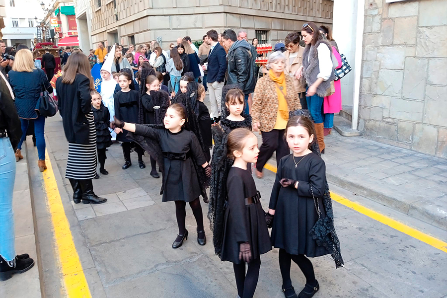 Paso de los niños / César Martín