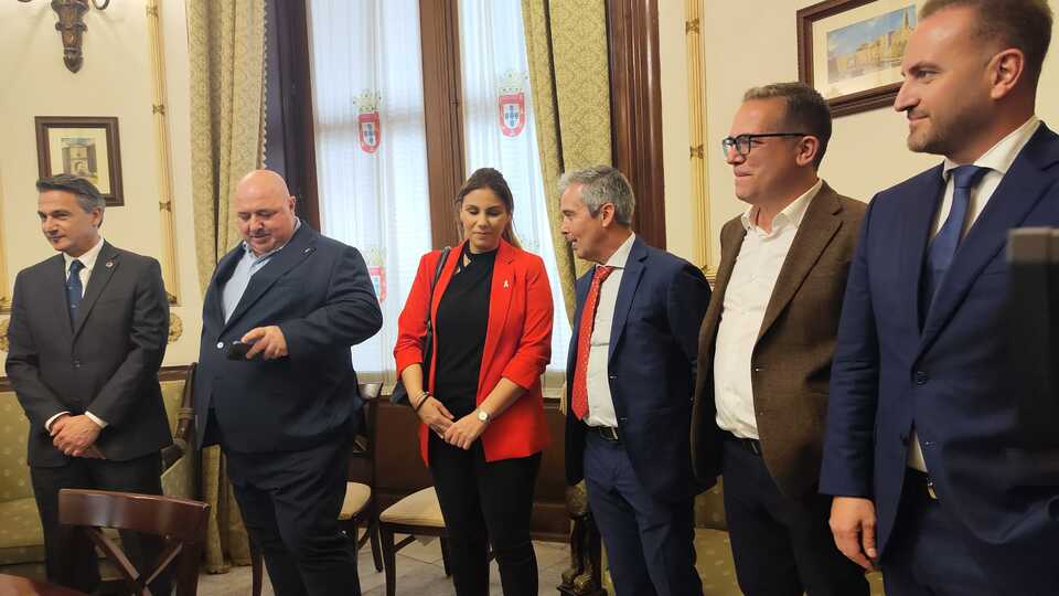 Algunos de los asistentes a la firma