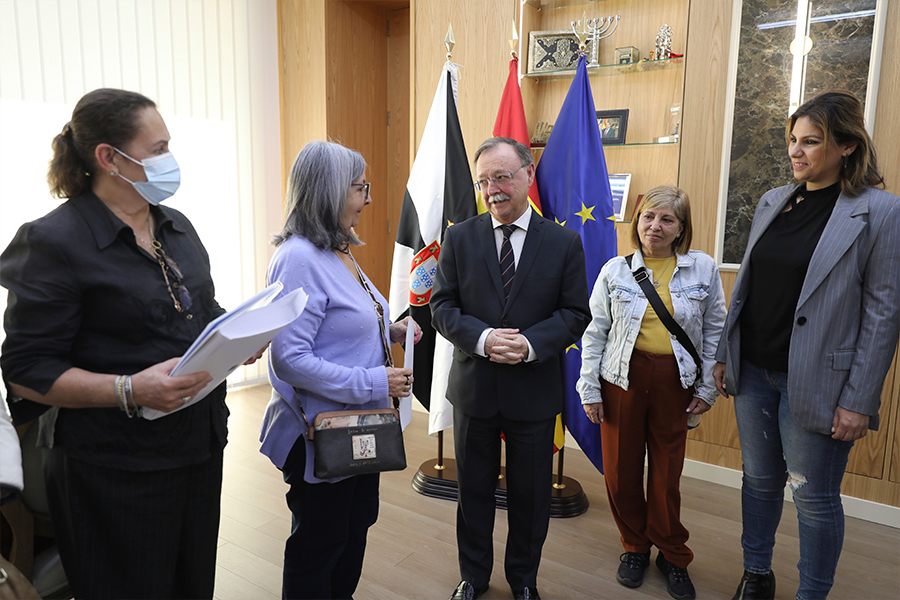 Recepción del presidente de la Ciudad Autónoma a la delegación del CERMI