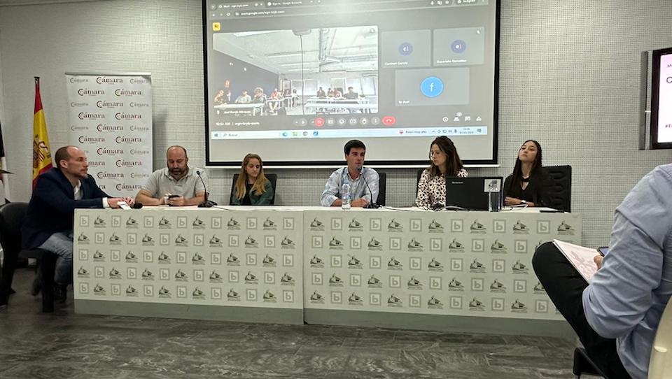 Mesa de Casos de Éxito de la VII Feria de FP Dual / Mohammed Ettouileb