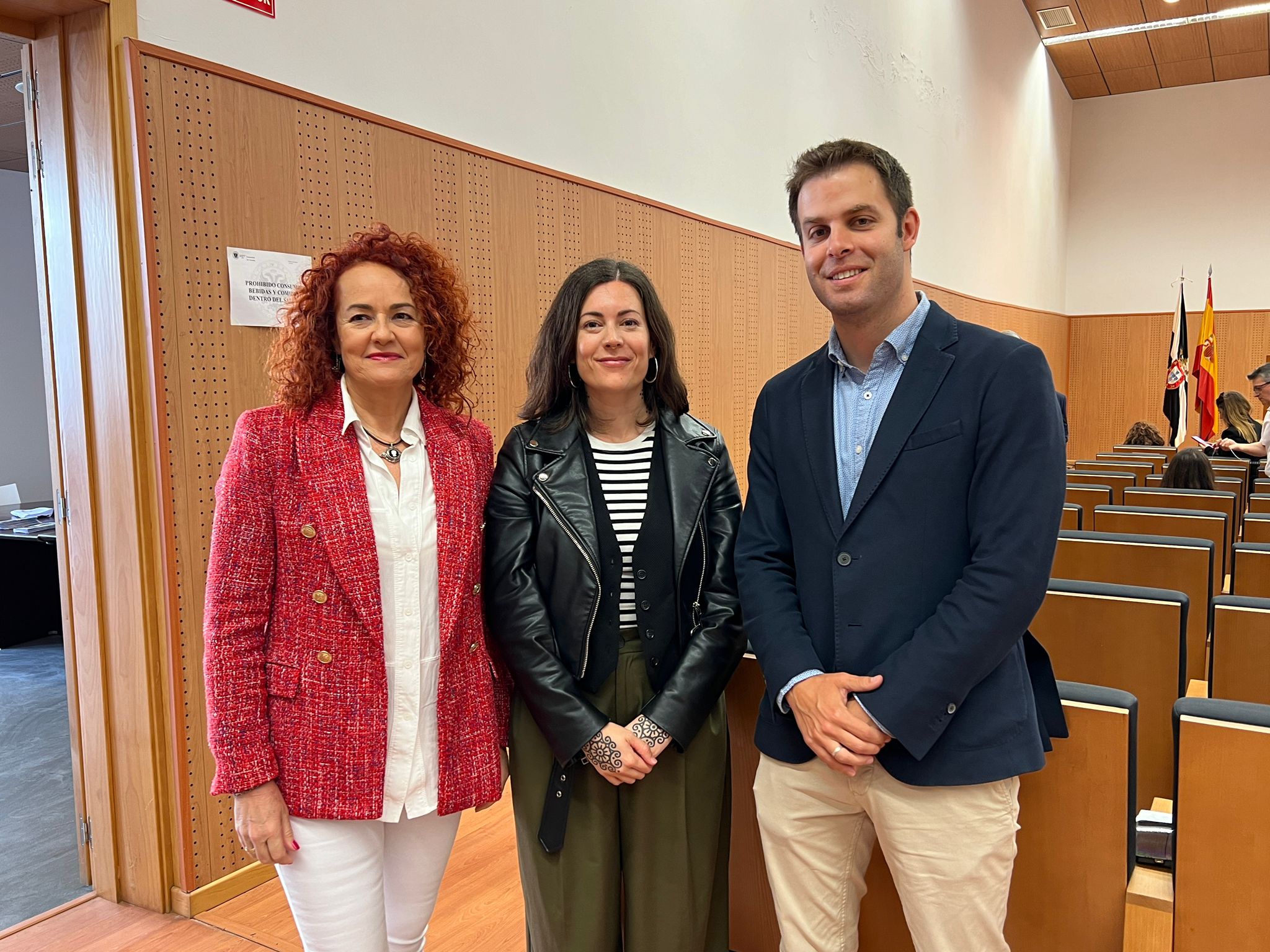Begoña Sánchez, Julia Pérez y José Luis Gómez Urquiza, presidente del Comité Científico/ Dani Hernández