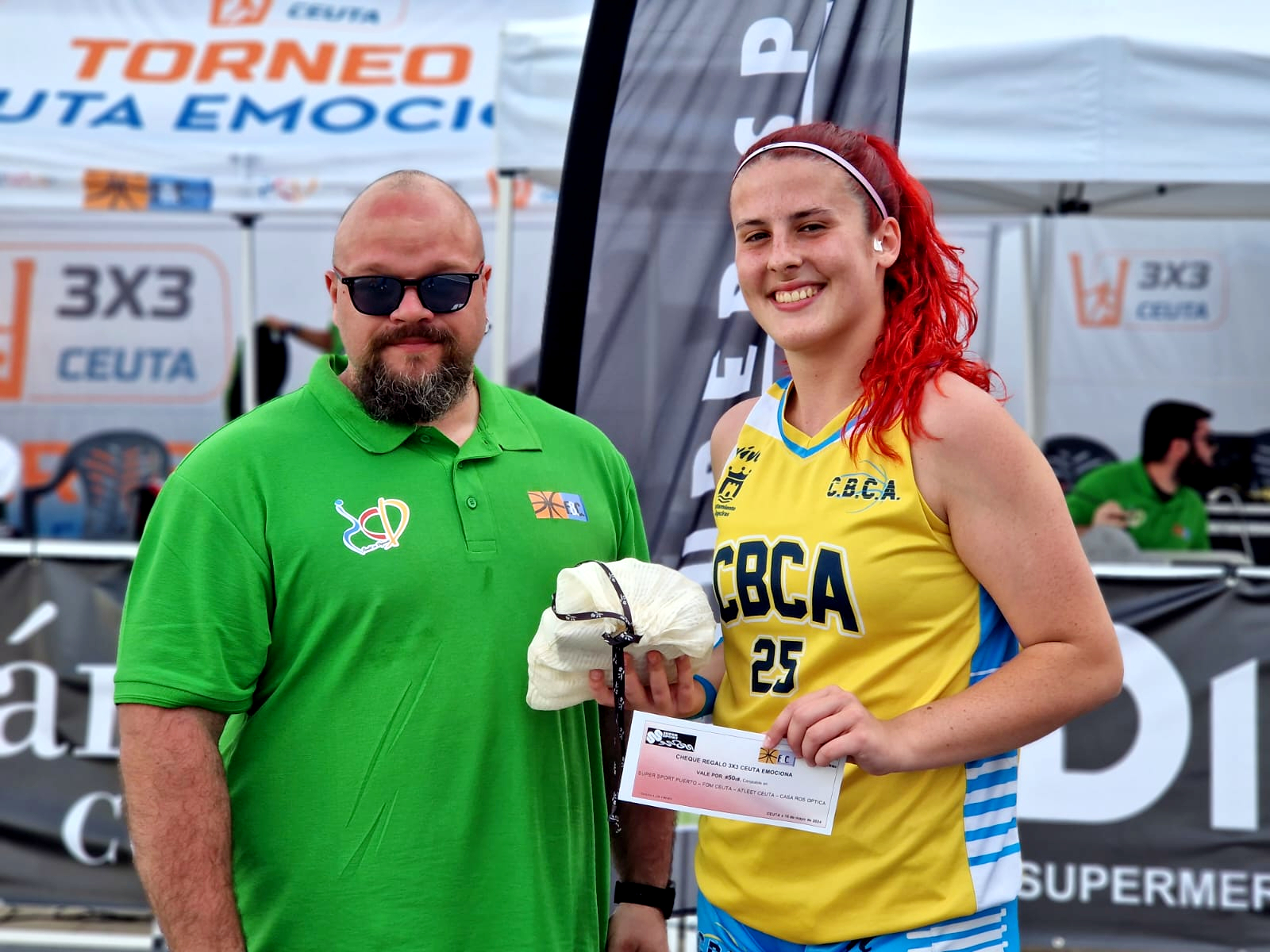 Lola Hidalgo, ganadora del concurso de triples del Ceuta Emociona