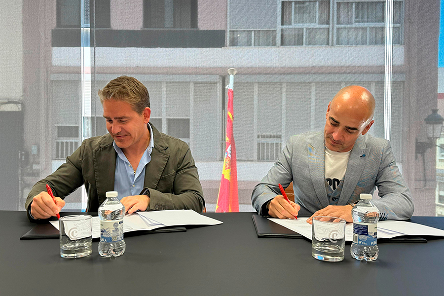 Firman del acuerdo para la instalación de Var Group en Ceuta
