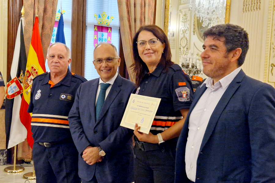 Los nuevos voluntarios de Protección Civil han recogido sus diplomas este viernes / Laura Ortiz