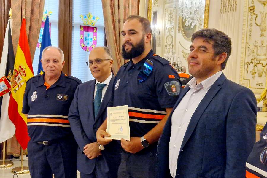 Los nuevos voluntarios de Protección Civil han recogido sus diplomas este viernes _ Laura Ortiz(1)