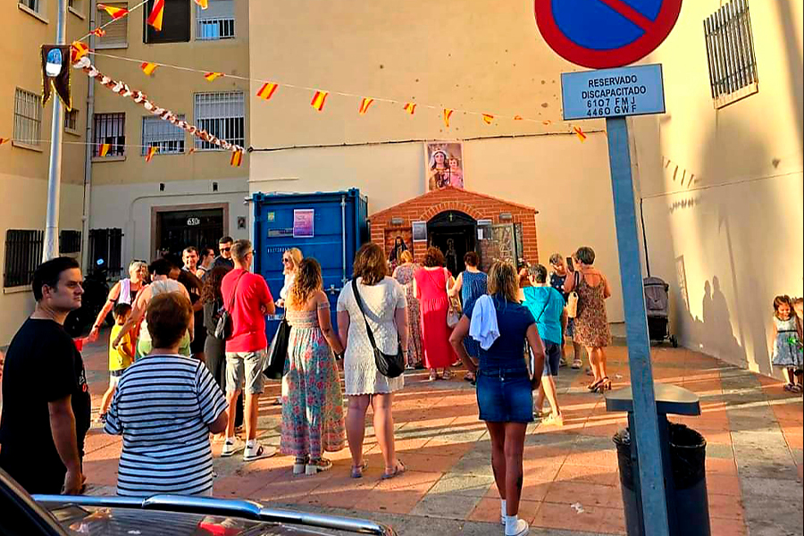 Ofrenda floral de la Casa de Ceuta en Melilla a la Virgen del Carmen