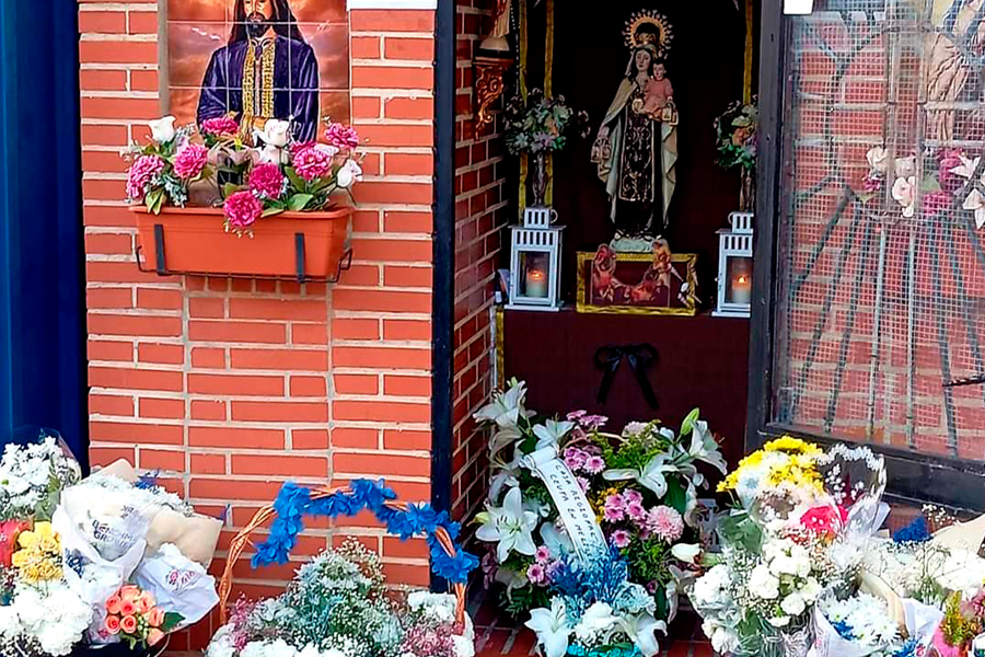 Ofrenda floral de la Casa de Ceuta en Melilla a la Virgen del Carmen