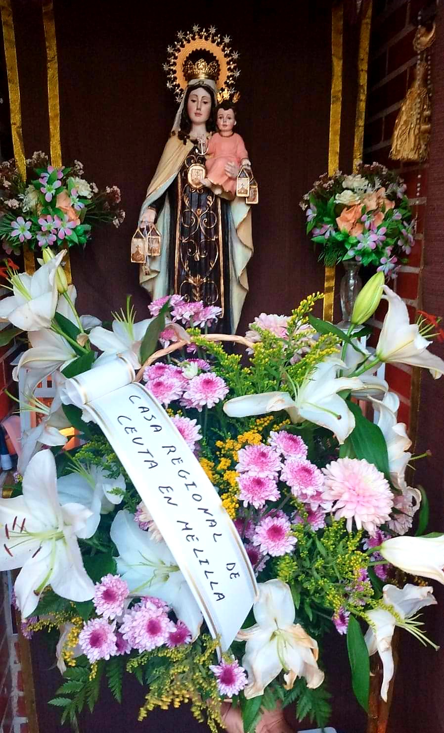 Ofrenda floral de la Casa de Ceuta en Melilla a la Virgen del Carmen
