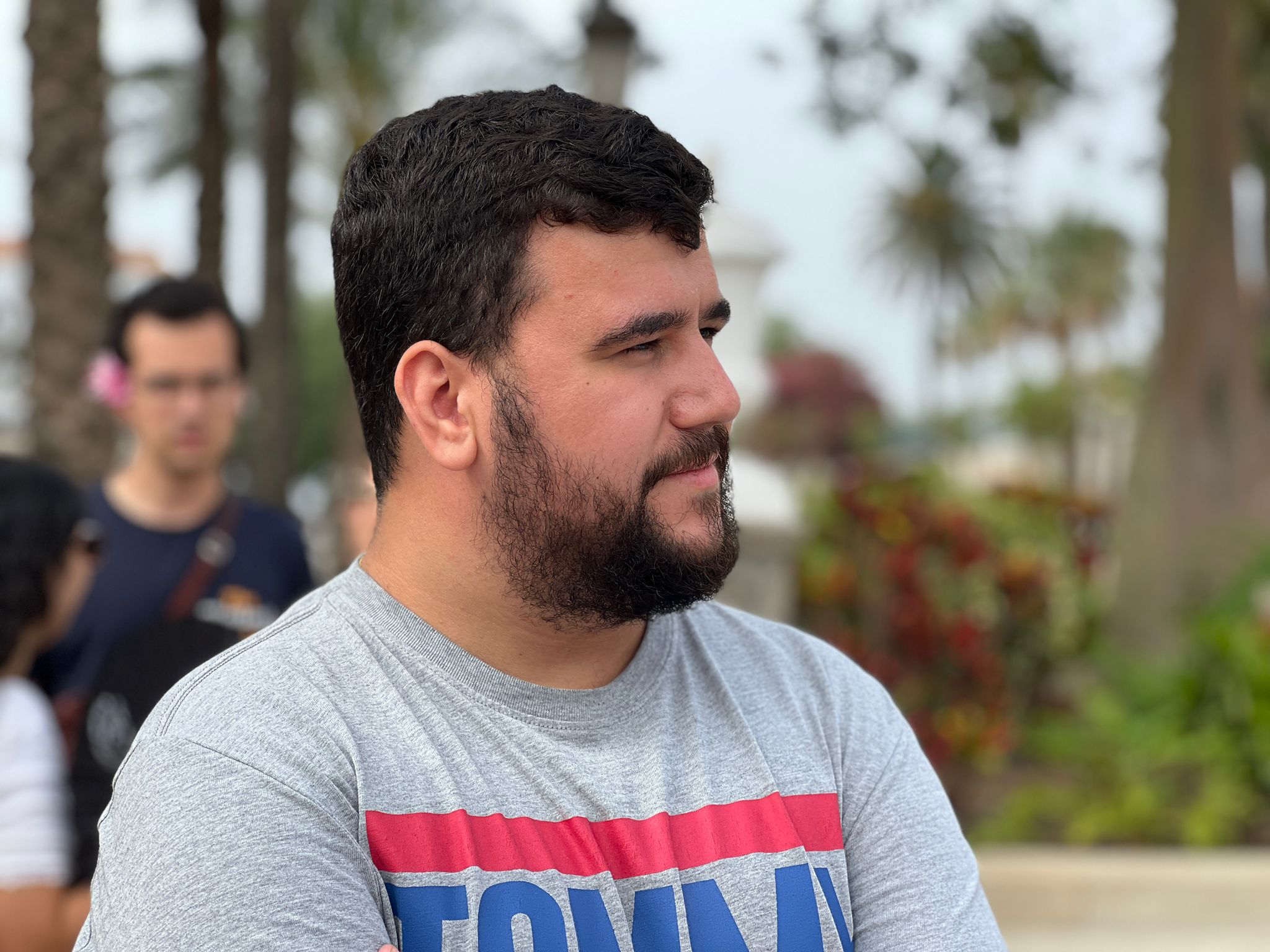 Juan Jesús, al frente de un grupo de estudiantes granadinos/ Dani Hernández