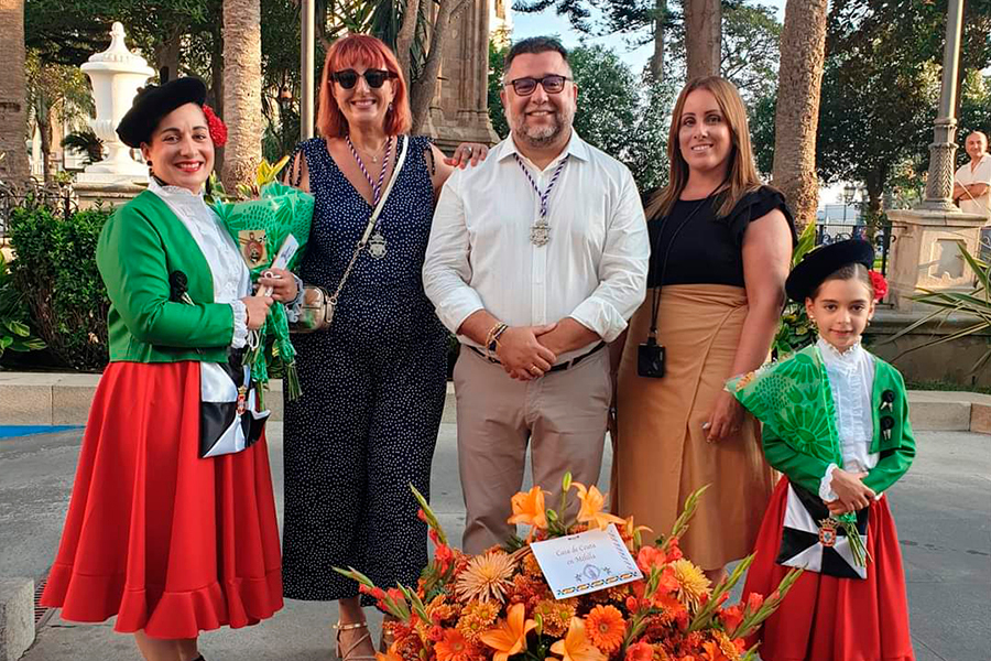 La Casa de Ceuta en Melilla, presente en la ofrenda floral a la Virgen de África