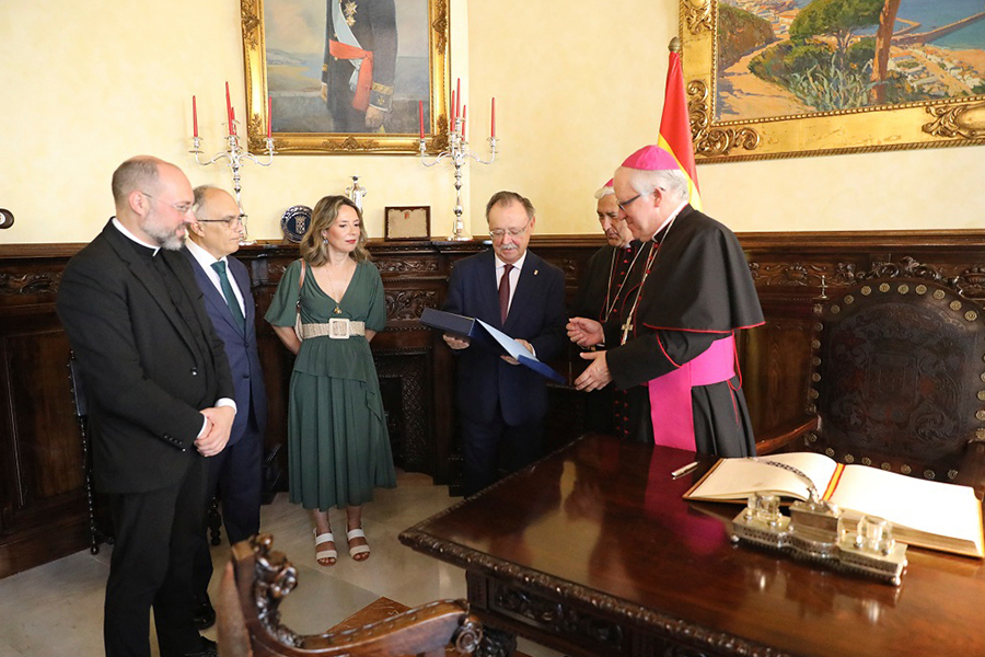 Encuentro con el Arzobispo de Sevilla