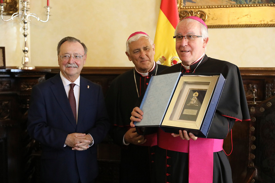 Encuentro con el Arzobispo de Sevilla