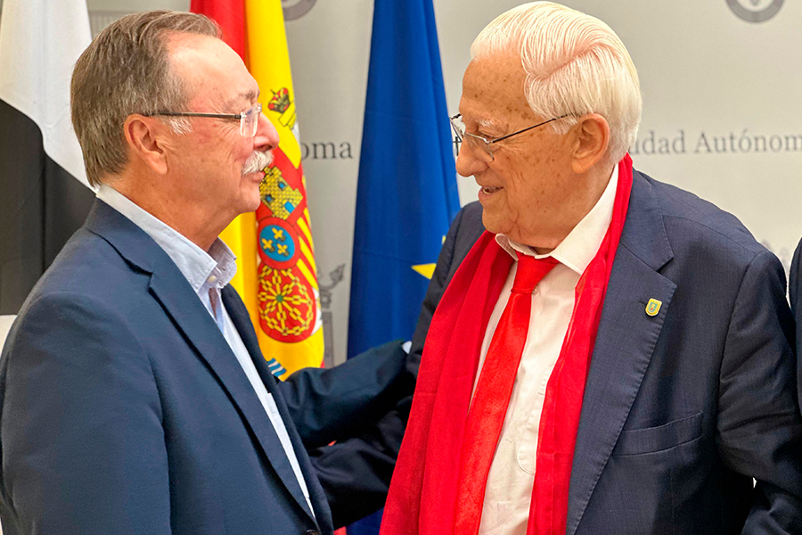 Juan Vivas, y Padre Ángel, en la rueda de prensa de hoy / César Martín