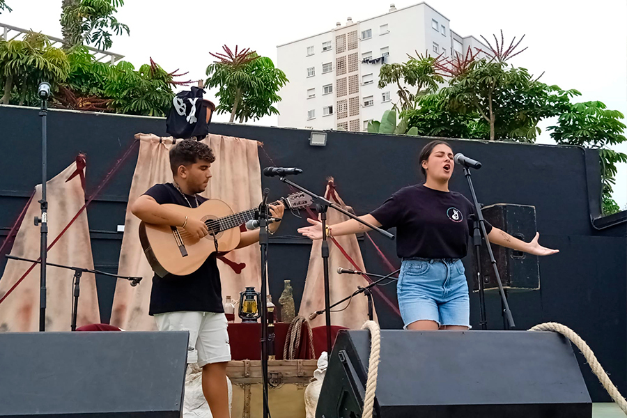Actuación de José Antonio Cheza y Yoli Álvarez / César Martín
