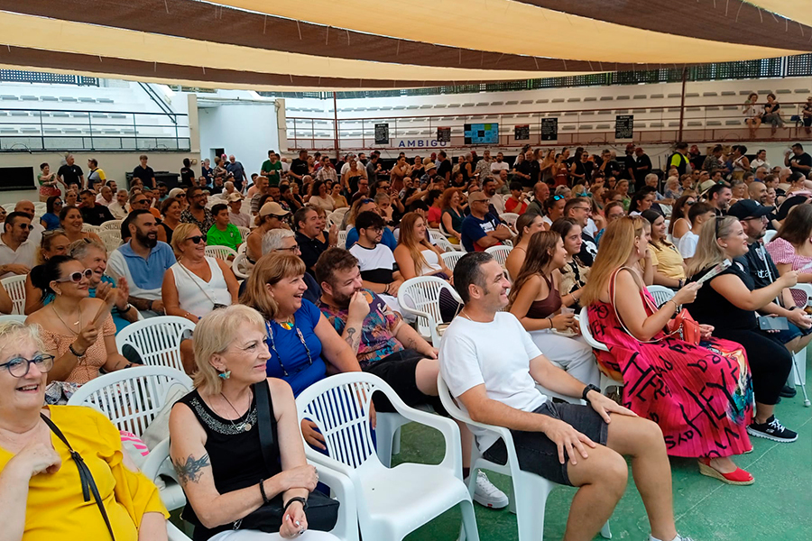 Actuación de José Antonio Cheza y Yoli Álvarez / César Martín