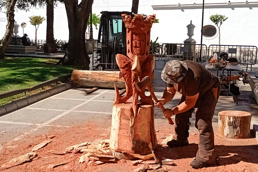 Talla de madera por el Día de Ceuta / César Martín