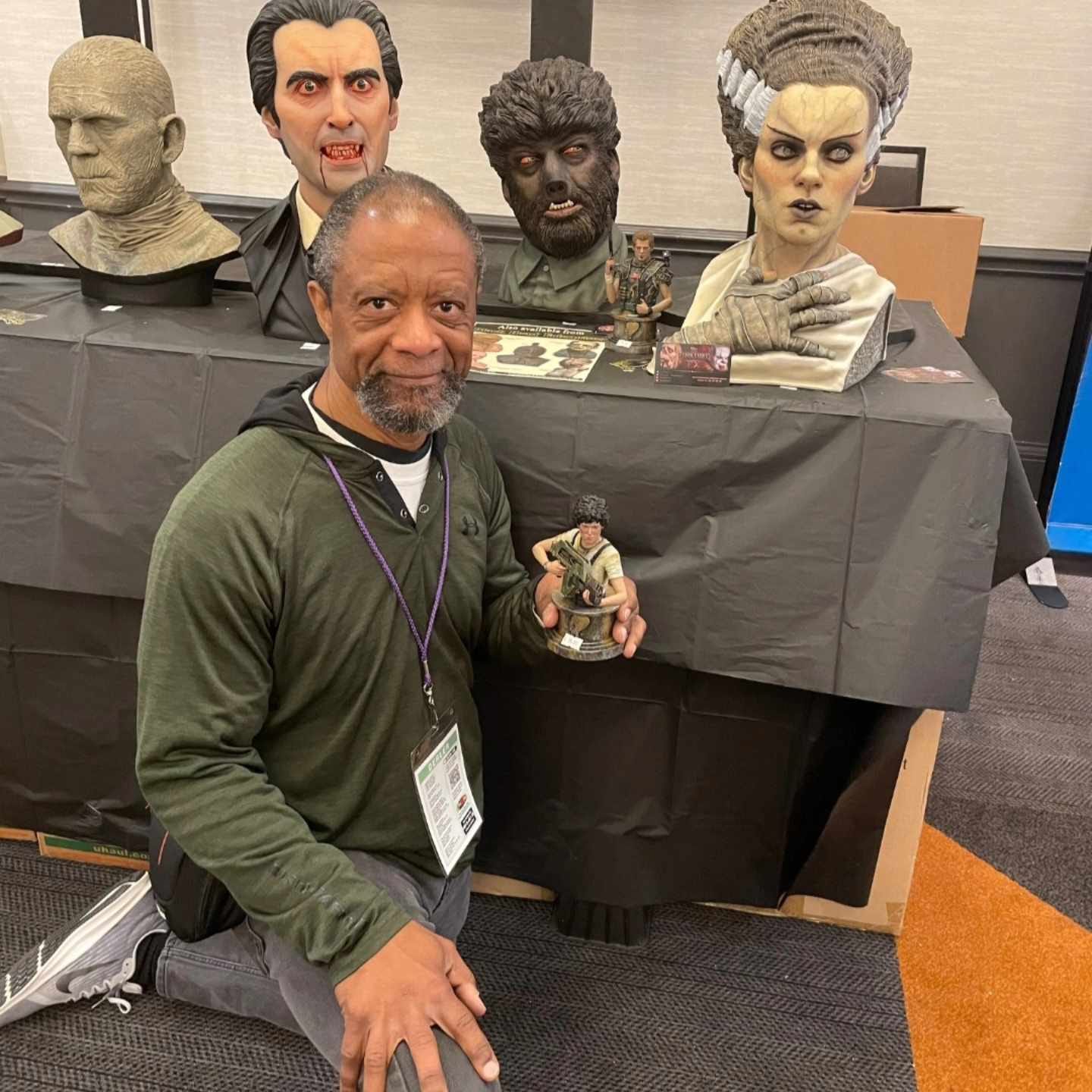 George Stevenson, con las máscaras de los Lorda
