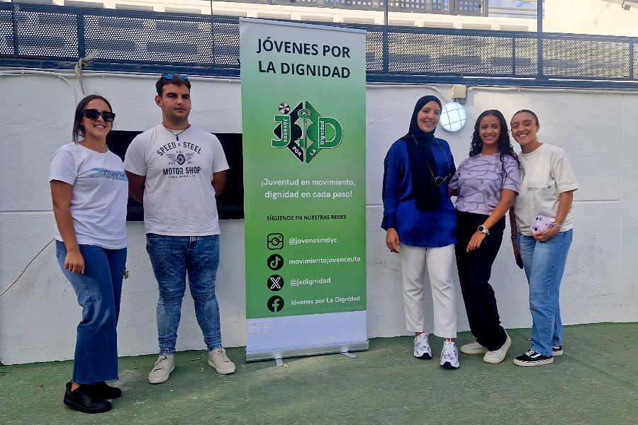 El equipo de Jóvenes por la Dignidad, organizados del evento / Laura Ortiz