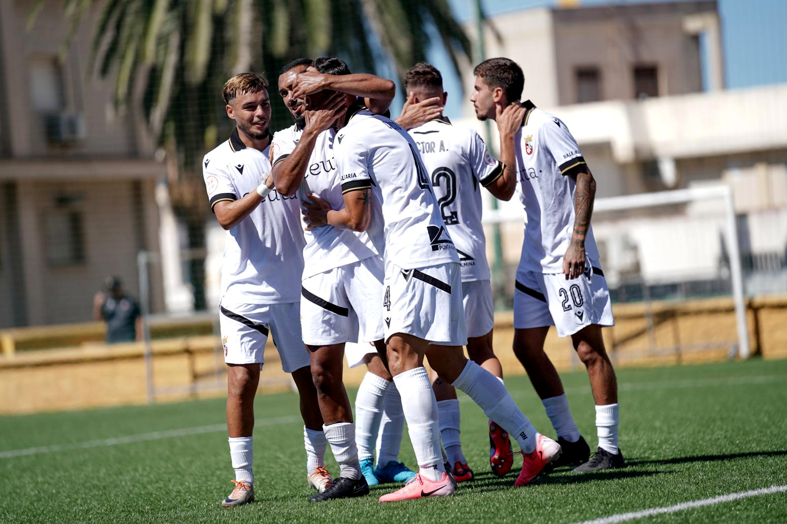 El filial de la AD Ceuta FC acaba con la UD Tomares por la vía rápida  (1)