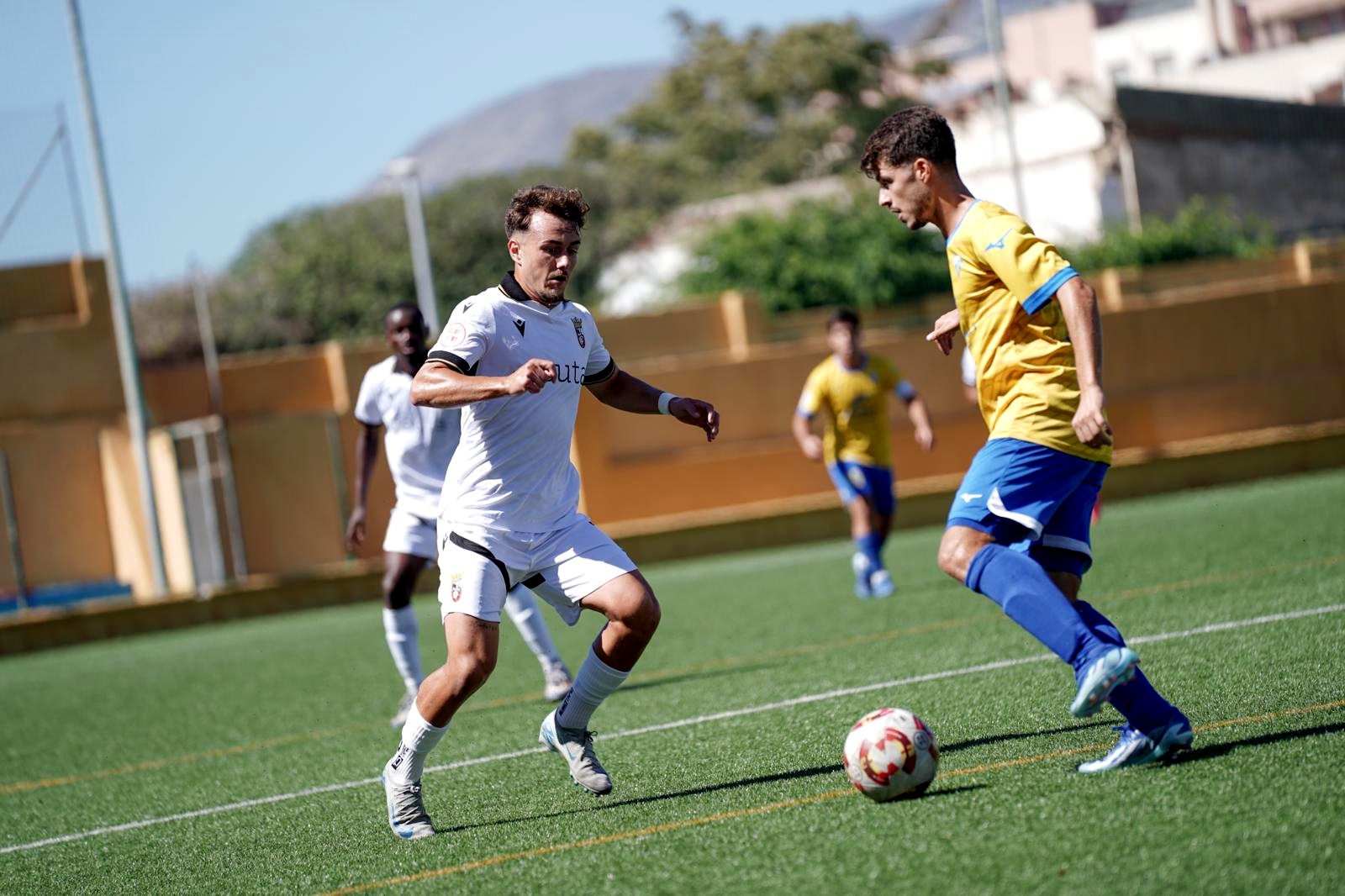 El filial de la AD Ceuta FC acaba con la UD Tomares por la vía rápida  (2)