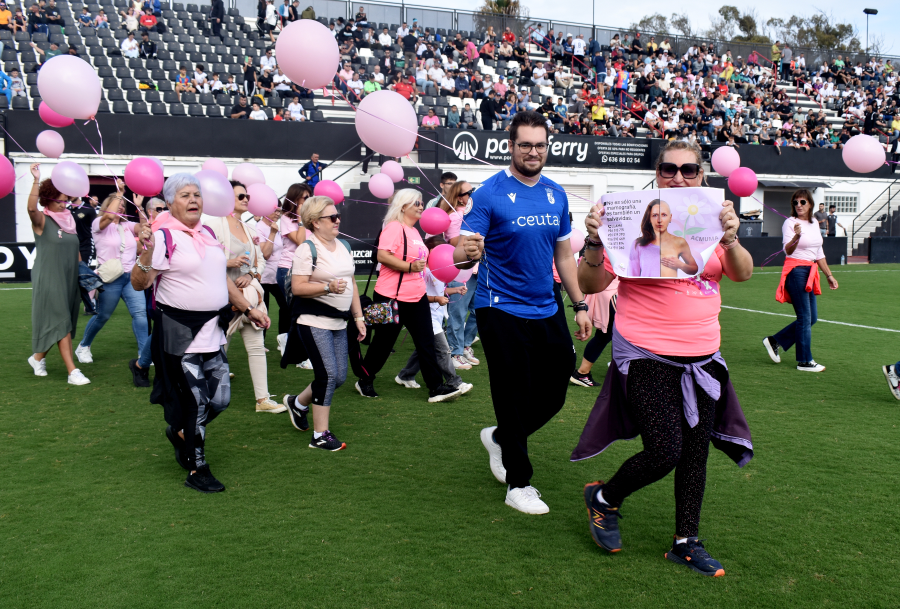 ACMUMA y la AD Ceuta FC pintan de rosa el Murube para luchar contra el cáncer de mama  (1)
