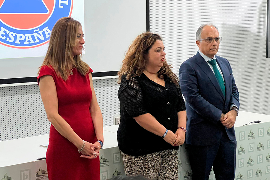 La directora de Protección Civil entrega los premios de su área en su visita a Ceuta