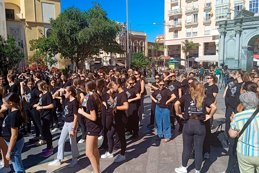 Clase abierta en la Plaza de los Reyes