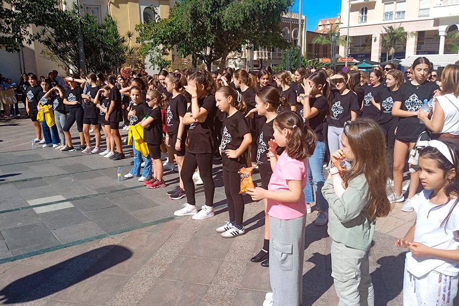 Clase abierta en la Plaza de los Reyes