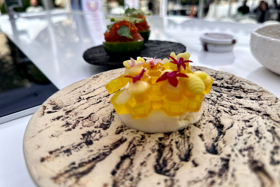 Postre a base de miel y yogurt / Mohammed Ettouileb