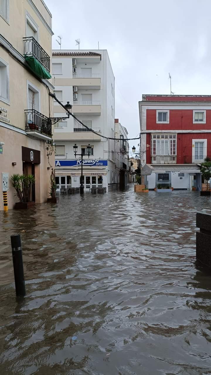 La Plaza de la Herrería, en El Puerto de Santa María, inundada / Redes sociales