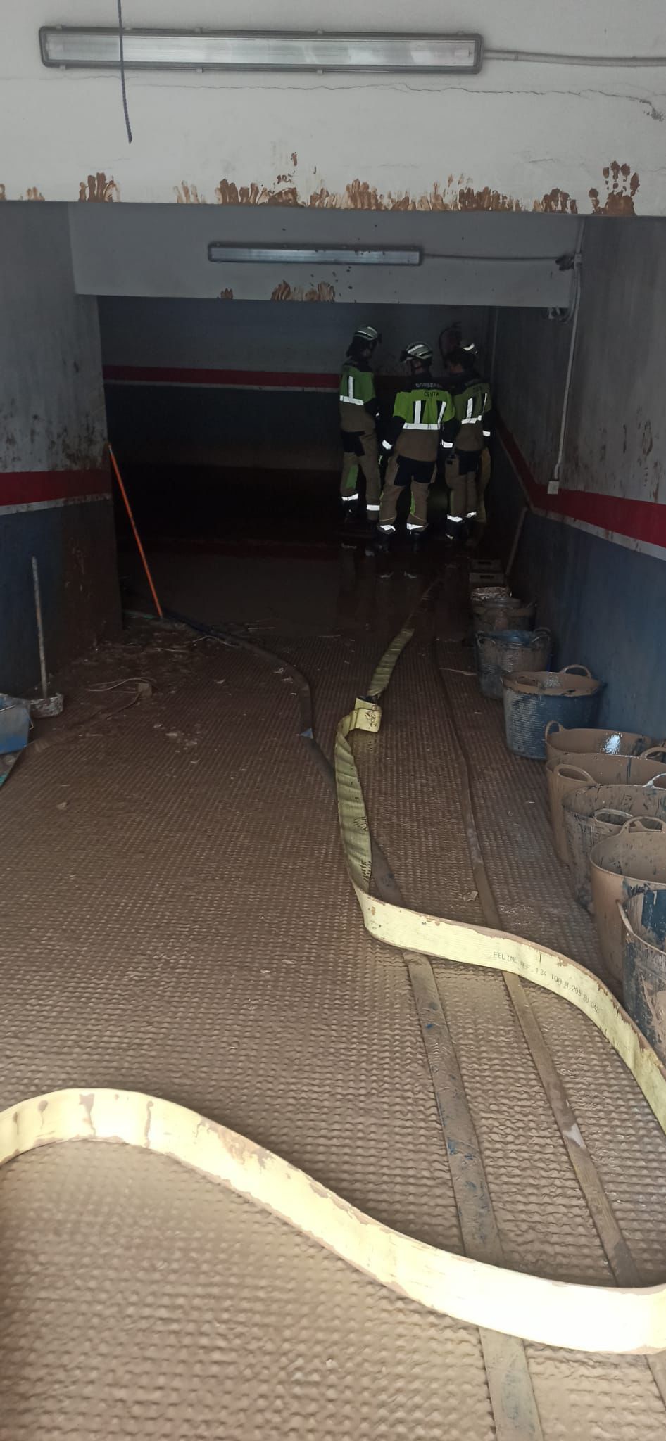 Los bomberos de Ceuta trabajando en Algemesí / Cedida