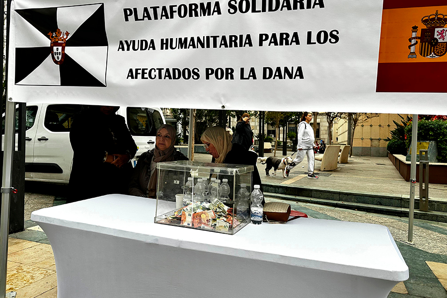 Plataforma Solidaría en Plaza de los Reyes / Mohamed Ettouileb