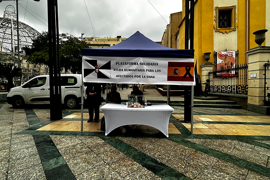 Plataforma Solidaría en Plaza de los Reyes / Mohamed Ettouileb