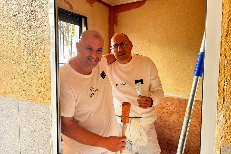 Voluntarios ceutíes reparando algunas de las viviendas afectadas por la DANA(1)
