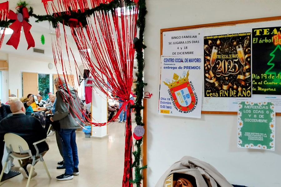 Fiesta en el centro de salud de los mayores