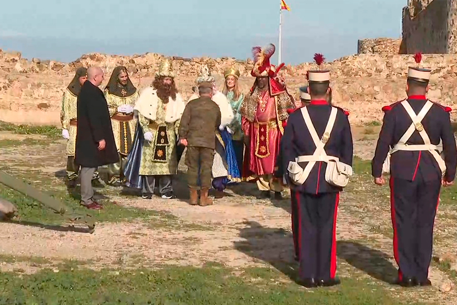 Sus Majestades, los Reyes Magos, participan en el Cañonazo de las 12