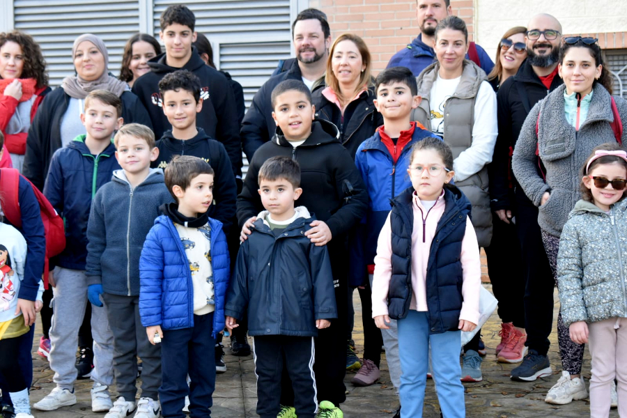 Alumnos del Beatriz de Silva antes de su ruta senderista / Rafa Báez