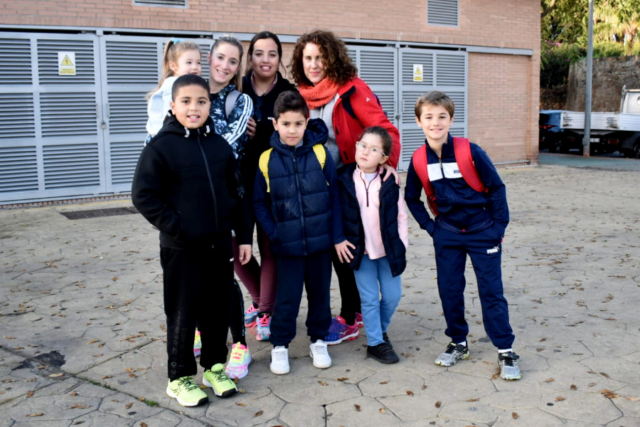 Alumnos del Beatriz de Silva antes de su ruta senderista / Rafa Báez